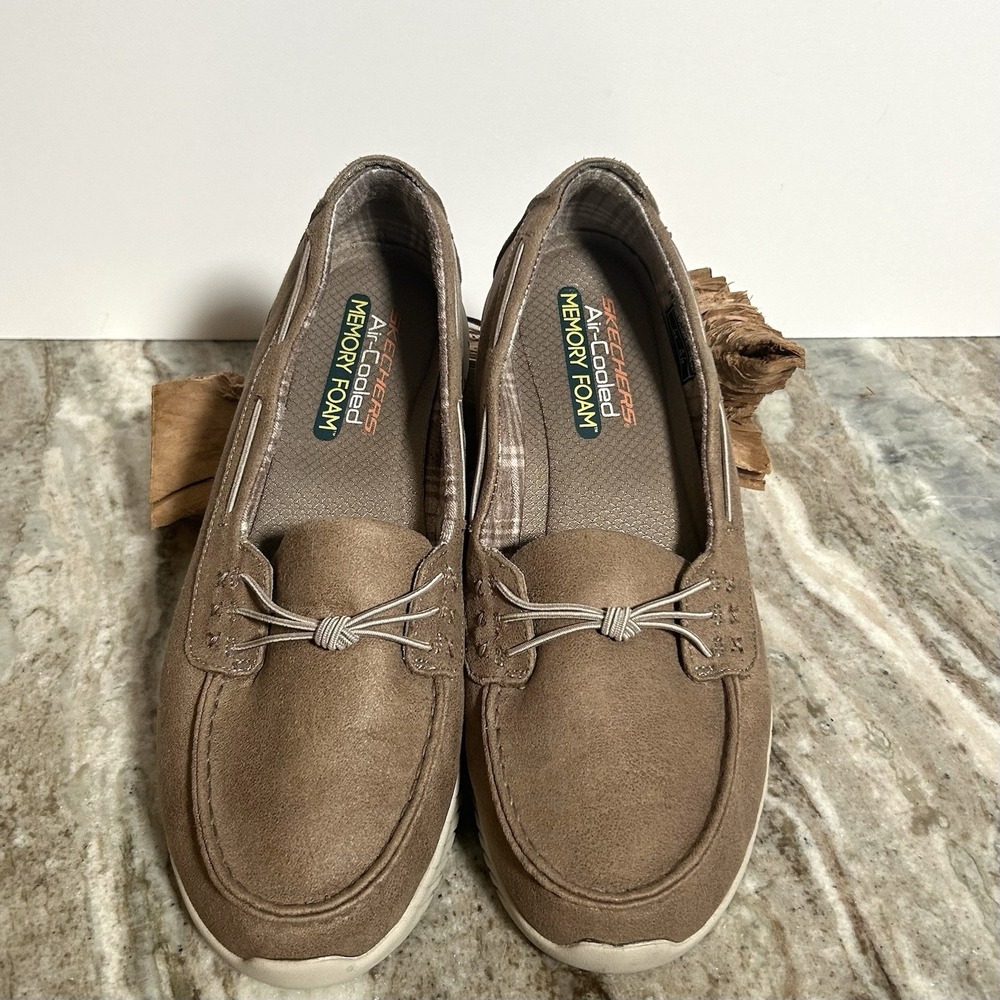 Sketchers Women's Boat Shoes w/ Air Cooled Memory Foam Cushioning. Size 10.